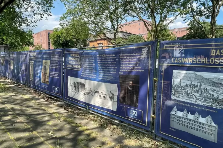 Die Plakate an den Bauzäunen in der Stadtmitte. 
