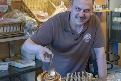 Täglich frische Backwaren: Der Syrier Ahmad Sakkal hat sich mit der Sesam Bäckerei in der Bahnhofstraße eine neue Existenz aufge