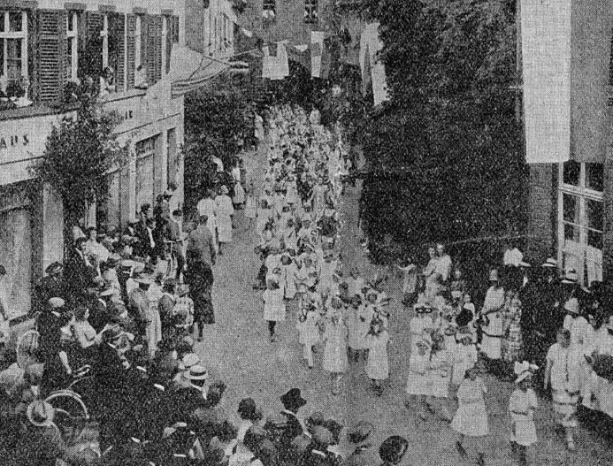 Höhepunkt war der Umzug mit 56 Zugnummern.