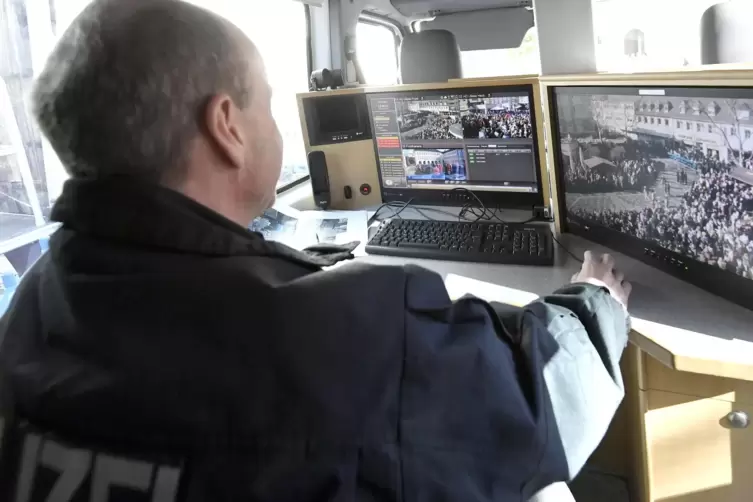 Die Polizei wird bestimmte Festbereiche mit Videokameras im Blick behalten. 