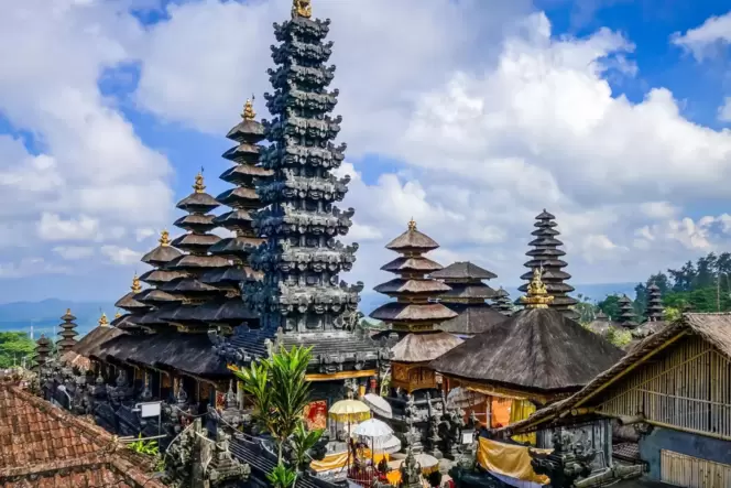 Blick über Pura Besakih, Balis bedeutendster Hindu-Tempel am Fuß des Vulkans Gunung Agung.