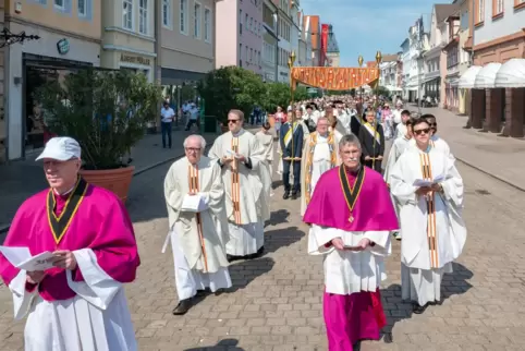 Öffentlich sichtbar wollen sie sein: Katholiken bei der Fronleichnamsprozession am Donnerstag in Speyer.