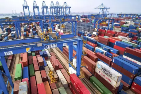 Hoffnung auf bessere Geschäfte ernüchtert: Containerterminal des Hafens von Qingdao. 