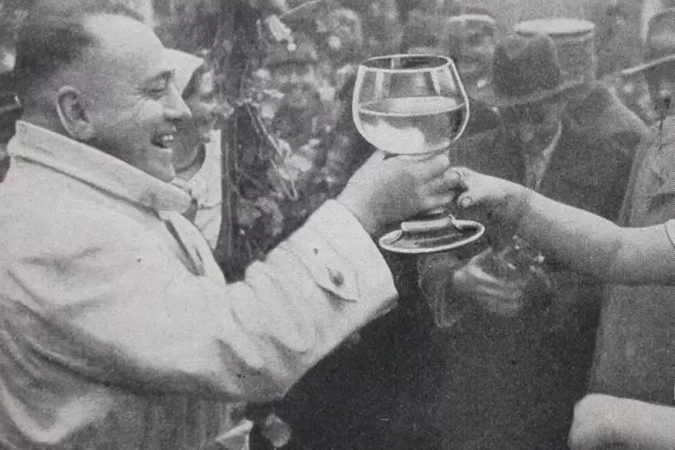 Josef B&uuml;rckel bei der Er&ouml;ffnung der Deutschen Weinstra&szlig;e 1935. 