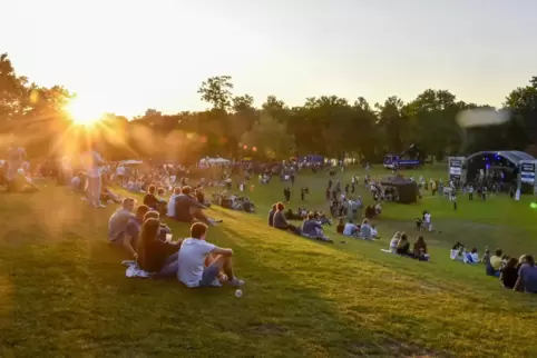 Abendstimmung am Monte: Ob für das Strandbadfest in diesem Jahr die Sonne untergeht, ist noch offen. Abendstimmung am Monte: Ob für das Strandbadfest in diesem Jahr die Sonne untergeht, ist noch offen.
