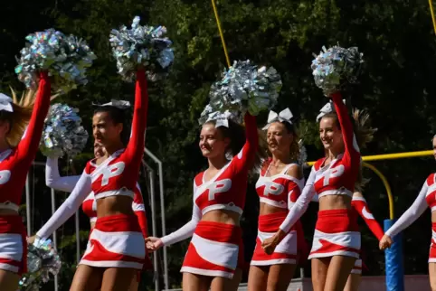 Cheerleader: Choreografieren von Stimmungsmacherinnen wie hier für die Kaiserslautern Pikes konnten sich im Fußball europäischer