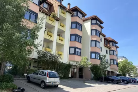 Der Schein trügt. Diese Parkplätze in Germersheim sind nur für Patienten, Kunden oder Mitarbeiter der Klinik oder des Sanitätsha