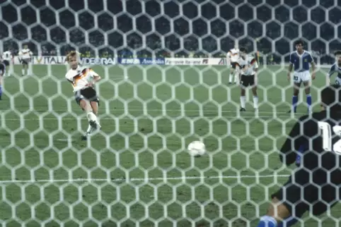 Brehme zielt, schießt und trifft: Deutschlands WM-Titel 1990 gehört zu den vielen Erinnerungen, die die Deutschen mit 999 Länder