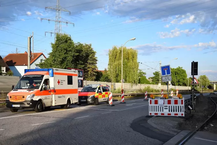 Gro&szlig;einsatz in Mannheim-Rheinau vor einem Jahr: Ein Mann ist damals in mehrere Radfahrer hineingefahren. 