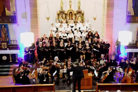 Der Oratorienchor im letzten Jahr bei der Aufführung von Brahms „Deutsches Requiem“ in der Kirche St. Peter. 