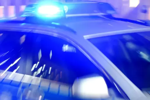 Ein Anwohner rief nach dem Sturz einer Frau in Waldsee die Polizei.