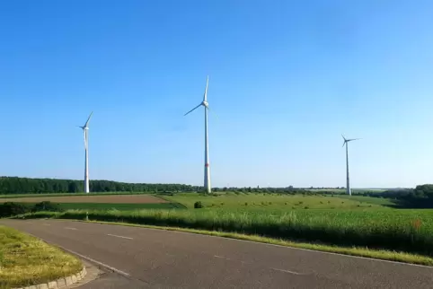 Aus drei mach zwei: Re-Powering, um mit modernen Windkraftanlagen mehr regenerativen Strom zu erzeugen, ist in Höheinöd ein Them