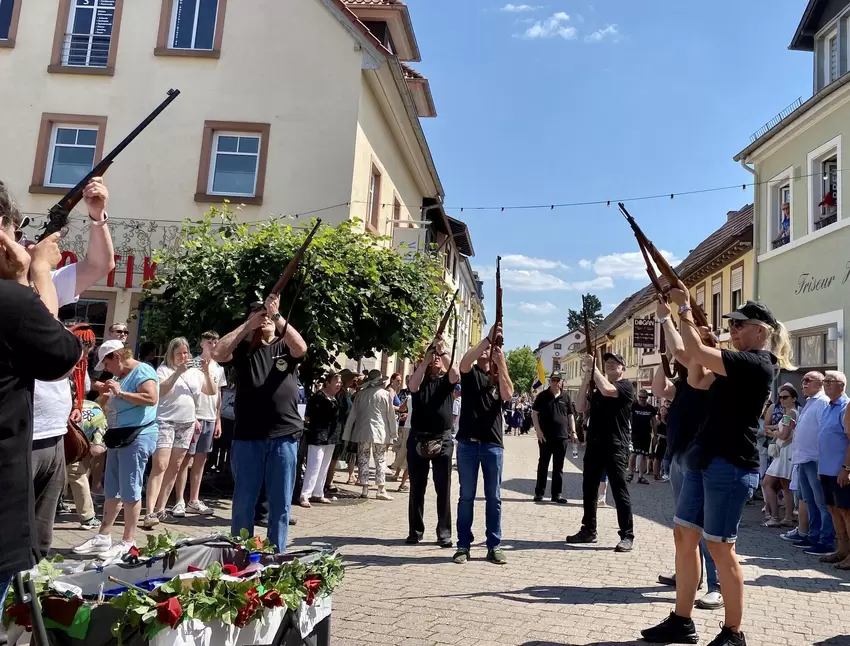 Ein Salut von den Tell-Schützen.