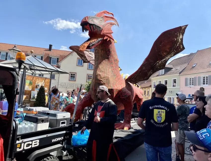 Besonders viel Beifall bekam der Morschheimer Drache – bekannt vom Fasnachtsumzug.