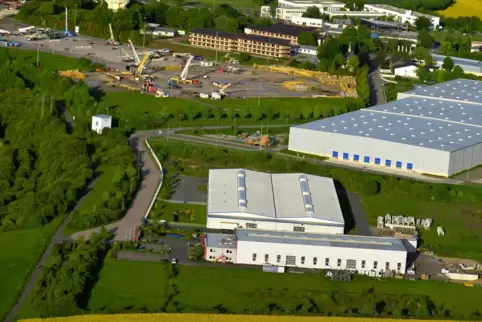 Das neue Gewerbegebiet soll in der Verlängerung der Max-Planck-Straße/Im Wallerscheid im Nordwesten des Flugplatzes entstehen. Das neue Gewerbegebiet soll in der Verlängerung der Max-Planck-Straße/Im Wallerscheid im Nordwesten des Flugplatzes entstehen.