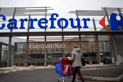 Alles unter einem Dach: Carrefour-Hypermarkt in Saint-Herblain bei Nantes in Westfrankreich.