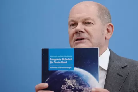 Ist sehr zufrieden mit der vorgelegten Nationalen Sicherheitsstrategie: Bundeskanzler Olaf Scholz (SPD). 