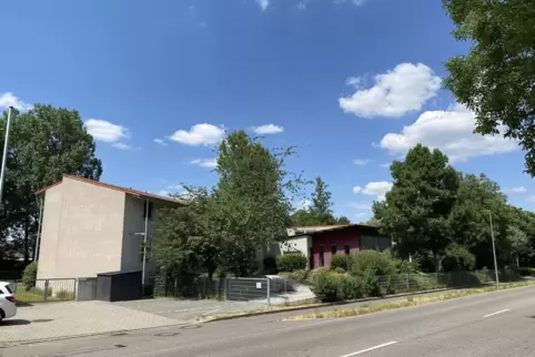 Das neue Gebäude werde sich in Höhe und Dachform am alten Gebäude orientieren, kündigt der Architekt an.