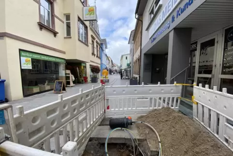 Breitband-Ausbau in der Grünstadter Innenstadt: Bis Ende des Jahres sollten die Arbeiten abgeschlossen sein. Doch nun hat eine d