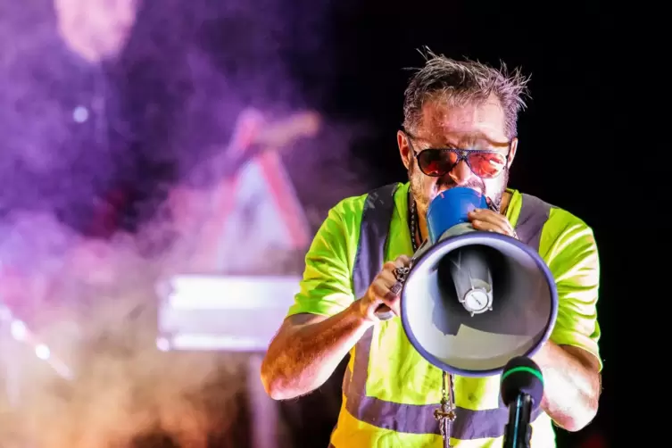 Schiller-Balladen-Rave: mit Philipp Hochmair und der Band Die Elektrohand Gottes. 