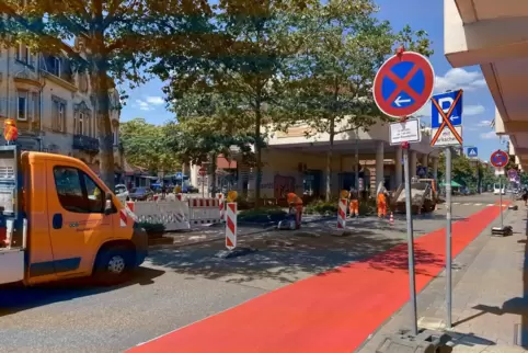 Der Radweg am Ostring wird durchgezogen, wer die Straße queren will, kann künftig eine Furt nutzen. 