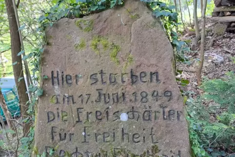 Gedenkstein an die historische „Schlacht bei Rinnthal“. 