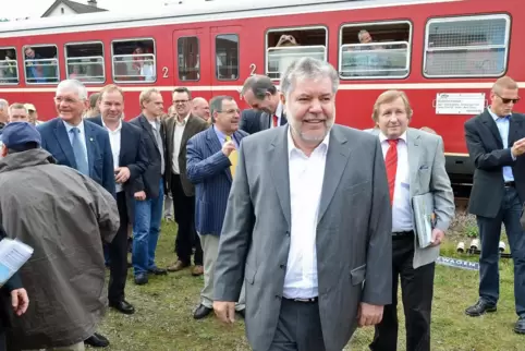 Von Symbolwert für den breiten politischen Konsens in Sachen Wieslauterbahn: Ministerpräsident Kurt Beck (SPD) und Landrat Hansj