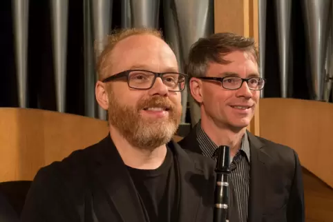 Klarinettist Christian Wolf (links) udn sein Bruder Daniel Wolf gestalten das nächste Konzert des Orgelsommers. 
