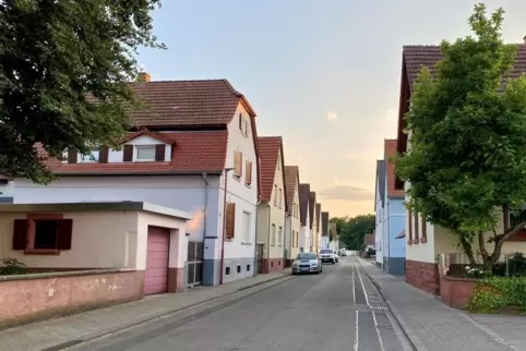 Sanierungsbedürftig: die Schönbrückstraße in Harthausen.