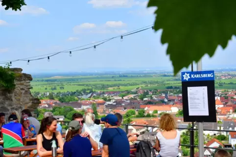 Wer auf der Wachtenburg feierte, konnte den Blick über die Stadt genießen.