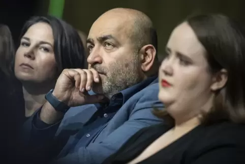 Aufmerksame Zuhörer : Außenministerin Annalena Baerbock und die beiden Parteichefs Omid Nouripour und Ricarda Lang. 