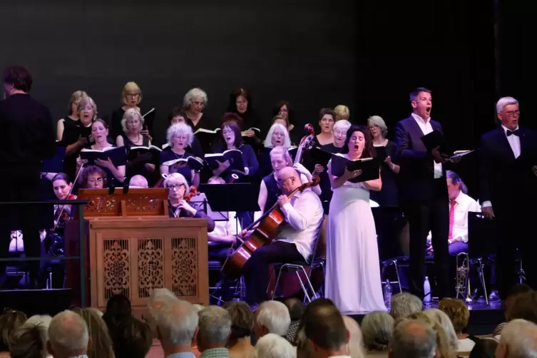 Der Text des Haydn-Oratoriums stammt von Gottfried van Swieten. Am Samstagabend erklang er in der Stadthalle Kirchheimbolanden.