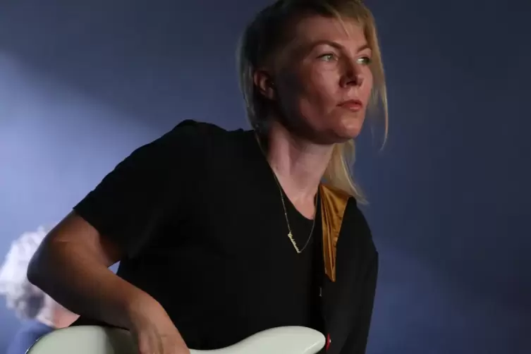 Caroline d&rsquo;Orville spielt mit dem Stuttgarter Peter Muffin Trio &ouml;klogisch engagierten Neo-Punk. 