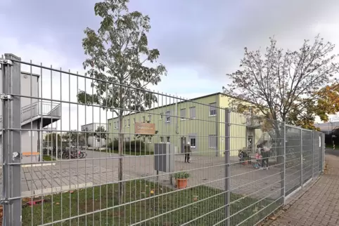 Die neuen Regeln gelten für alle städtischen Flüchtlingsunerkünfte – unser Bild zeigt die Gebäude in der Landwehrstraße.