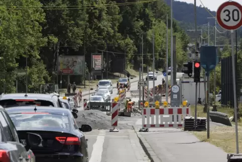 Bis Mitte Juli müssen sich Verkehrsteilnehmer in der Trippstadter Straße noch in Geduld üben. 