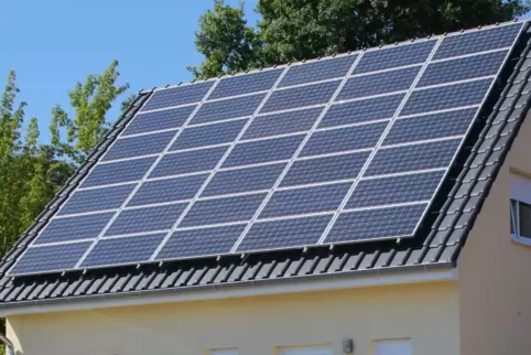 Auf mindestens 45 Prozent der Fläche sollen Solarmodule installiert werden – sofern sich das Dach dafür eignet. 