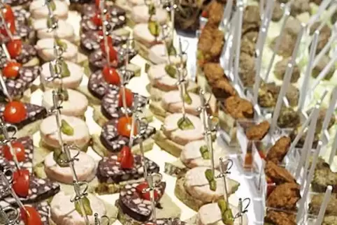 Menschen mit Demenz essen oft lieber Häppchen als größere Gerichte, heißt es in der Ankündigung. 
