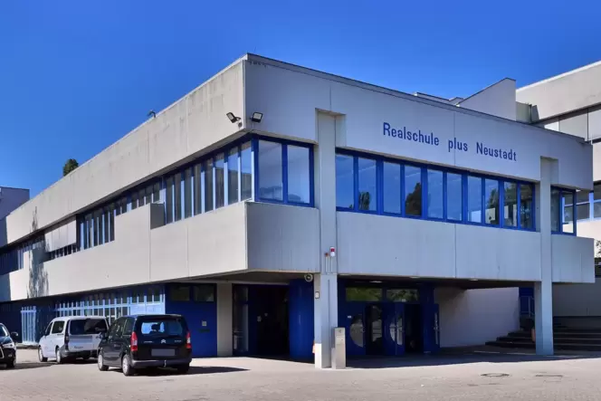 Das aktuelle Realschulgebäude wird abgerissen. Das aktuelle Realschulgebäude wird abgerissen.