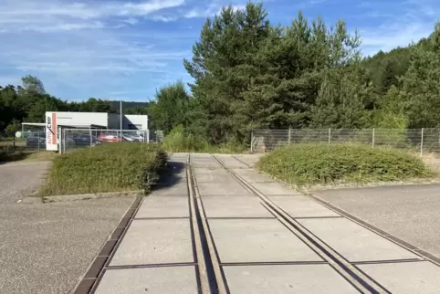  1957 erhielt das damalige Nato-Tanklager bei Hinterweidenthal einen Gleisanschluss an die Wieslauterbahn. Dieser soll nun reakt