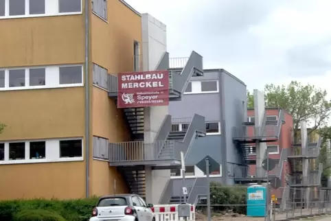 An der Theodor-Heuss-Straße: Burgfeldschule.