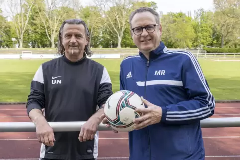 Bildeten einst ein kongeniales Innenverteidigerduo beim ASV: Uwe Naßhan ( links) und Michael Rehmann.