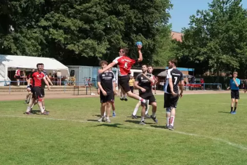 Toller Sport beim Feldturnier der TuS Neuhofen.