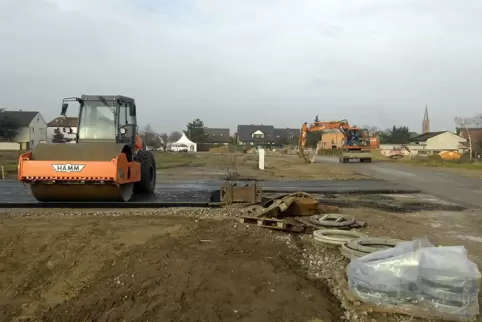 Ein Baugebiet zu erschließen bedeutet vor allem: Straßen bauen.