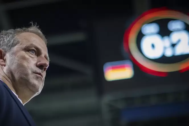 Hansi Flick ist von seiner Arbeit überzeugt. Die Ergebnisse sagen etwas anderes.