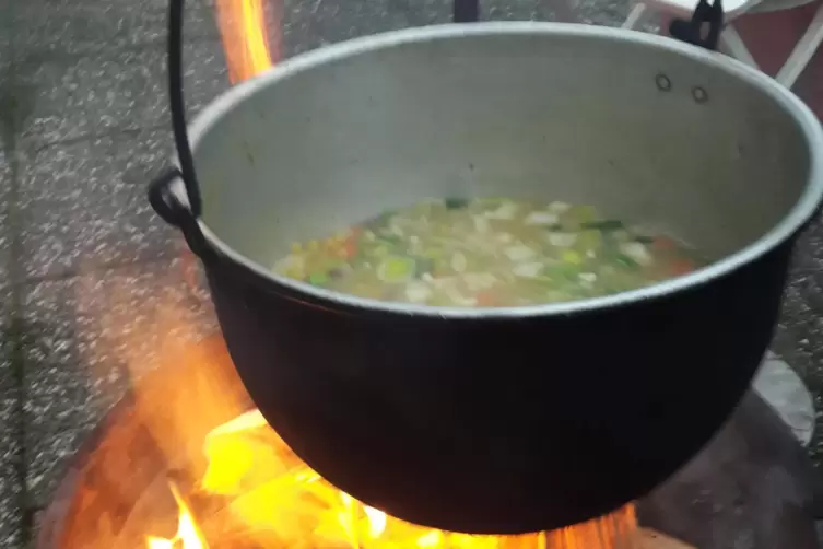 Die Seele baumeln lassen, während die Suppe über dem Feuer gart.