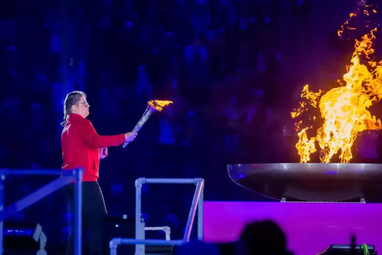 Gro&szlig;er Augenblick: Sophie Rensmann aus dem deutschen Tennisteam entz&uuml;ndet das Feuer.