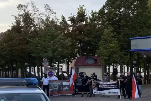 Kundgebung des „Nationalen Widerstands“ in Zweibrücken. Zu Gast waren immer wieder auch die Neonazis aus Saarlouis. Einer von ih
