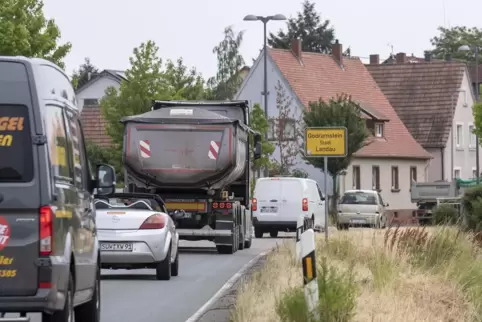 Auch wenn es keine offizielle Umleitung ist: Der Verkehr fließt natürlich auch durch Godramstein. 