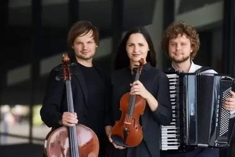  Spielt am Freitag: Trio in Residence aus Litauen mit (von links) Gleb Pyšniak, Dalia Dėdinskaitė und Tadas Motiečius. 