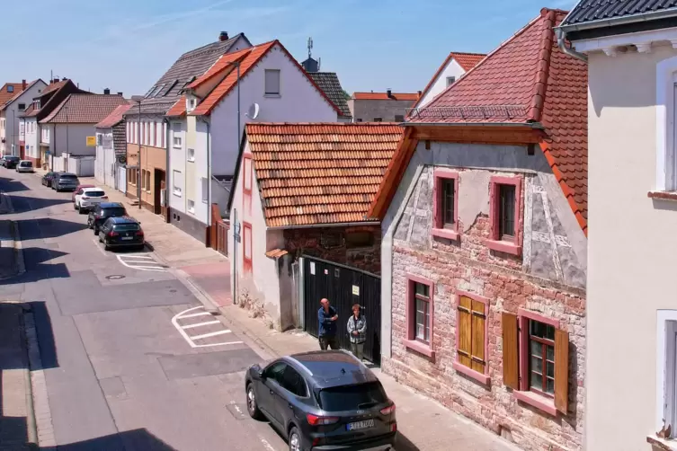 Das ehemals kleinb&auml;uerliche Anwesen geh&ouml;rt zu den &auml;ltesten in der Gemeinde. 